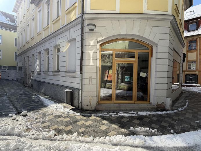Steingruber Yapısı’nda Mağaza veya Ofis: 94 m², yenilenmiş, 3 vitrin – Ansbach Neustadt – Eingang 2