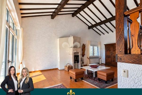 Abitare con carattere – straordinaria casa d’architettura su livelli sfalsati con galleria, garage e giardino