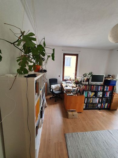 Exklusive 2-Zimmer-Wohnung mit Terrasse und EBK im Zentrum von Rottenburg – Wohnzimmer