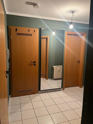 Ładne, jasne 2-pokojowe mieszkanie z balkonem i miejscem w garażu podziemnym w centralnej lokalizacji w Unna na sprzedaż – Türen Schlafzi. und Abstellr.