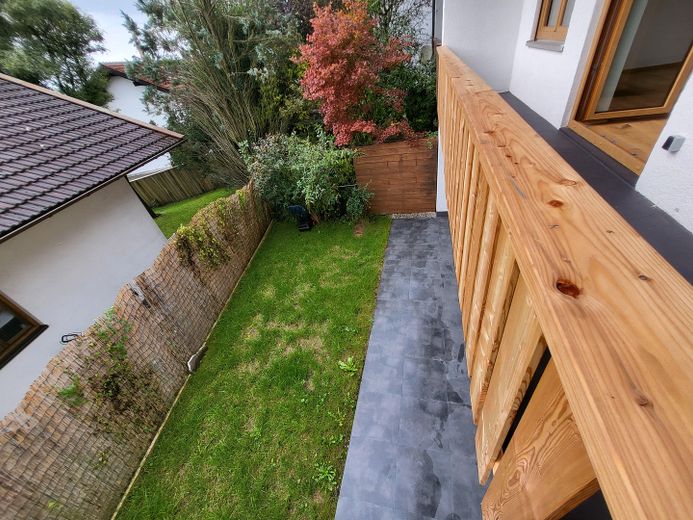 منزل واسع التصميم للعائلة بأكملها! *بدون عمولة* – Terrasse von oben 