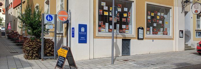 Pazar meydanının yanındaki yaya bölgesinde zarif ofis; konutla birleştirilebilir veya çalışan dairesi olarak kullanılabilir