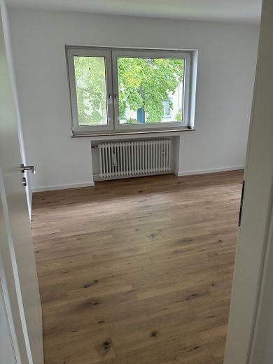 Schöne, renovierte 2 Zimmer- Wohnung mit Balkon – Foto 12