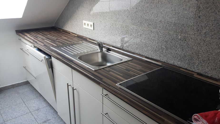 MFH Ratingen Mitte, 14 Wohnungen 790 qm Wfl., 6 Garagen, 3 Stellplätze – Whg. DG EBK