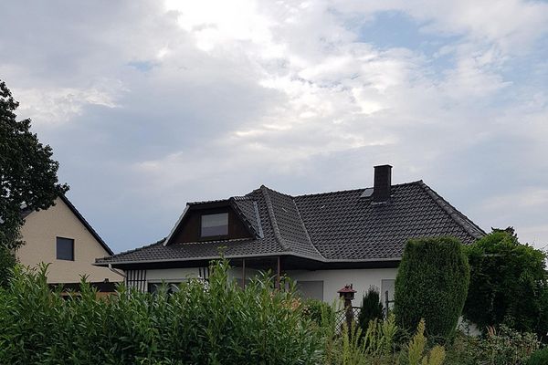 Renovierungsbedürftiges Einfamilienhaus mit großem Garten