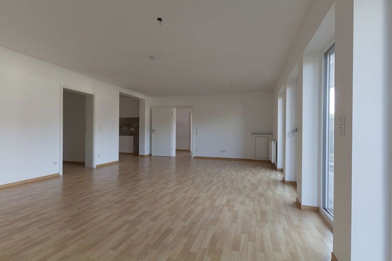 Gebotsverfahren: Modernisierungsbed., teilvermietetes
3-Familienhaus in ruhiger Lage von Höchst – V739-2414-31
