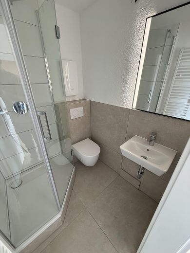 Möbelierte 2 Zimmer Wohnung mit großer Süd-Terrasse – Erstbezug – Foto 9