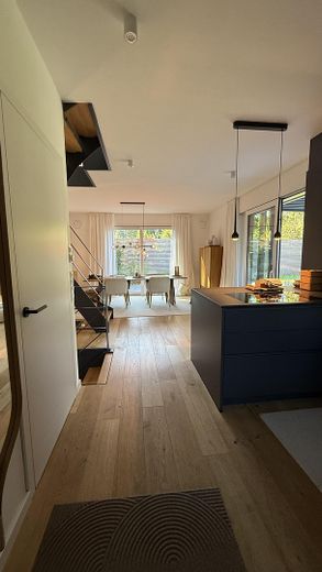 Modernes Endhaus am Brabandkanal mit großem Garten, Dachterrasse und Wellnessbereich – Offener Wohnbereich