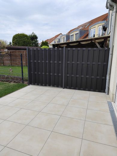 Taşının ve kendinizi iyi hissedin – Terrasse mit Seitenabtrennung