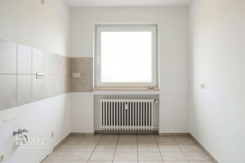 Sofort bezugsfreie 2-Zimmer-Wohnung mit Balkon und Aufzug in Aldingen – Küche