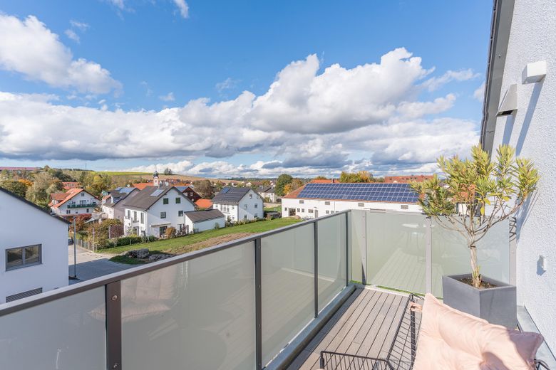 Langenbach | Nuovo bilocale mansardato con cucina BORA e ampio balcone soleggiato – Balkon