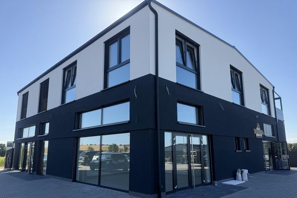 NEUBAU ** Gewerbe* Versicherung / Kosmetik/ Verkauf /Büro/Einzelhandel/ Beauty/Studio zu vermieten