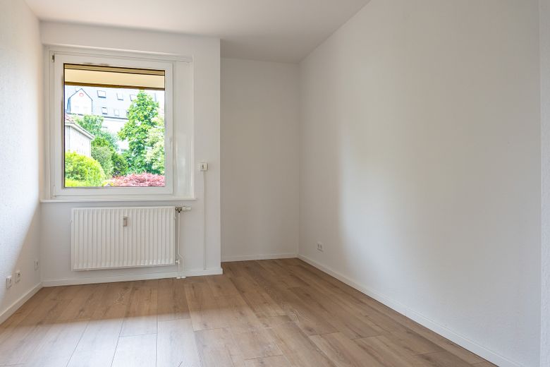 Świeżo wyremontowane 3-pokojowe mieszkanie w centralnej lokalizacji, gotowe do zamieszkania i bez prowizji na sprzedaż – Schlafzimmer 2