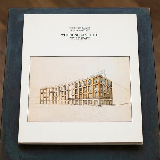 Potsdamer Platz – Lichte Maisonette am Park: Bezugsfrei, Provisionsfrei! – Monographie IBA Architekten