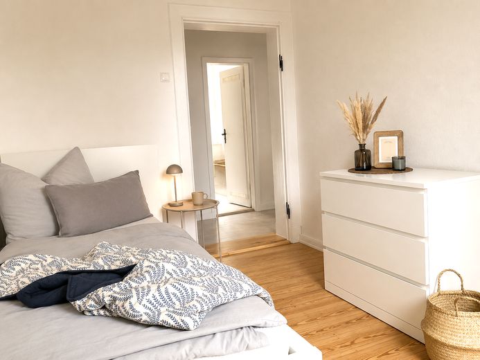 HAVRO HOMES I Sahile yakın yaşayın I Kiel’de dönemsel kiralık şık tarihi bina dairesi – Schlafzimmer 2