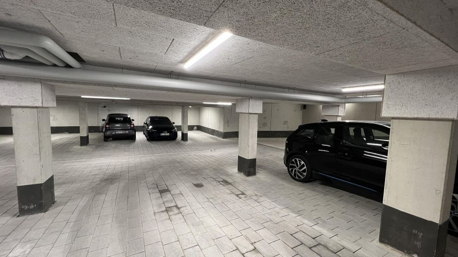 2-Zimmer-WHG komplett ausgestattet, 2-room APP comfortably furnished, Munich Westpark, Metro U6 – Underground car park