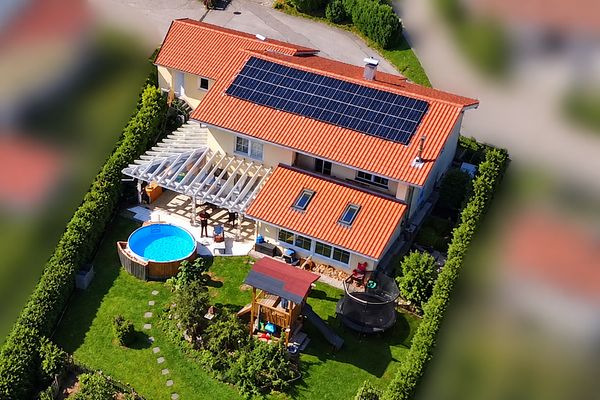 Affascinante casa unifamiliare con ampio giardino, piscina e sauna a Siegsdorf