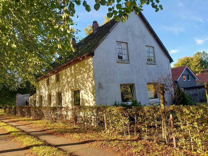 Einfamilienhaus/Zweifamilienhaus Sanierungsbedürftig oder Abriss – Außen