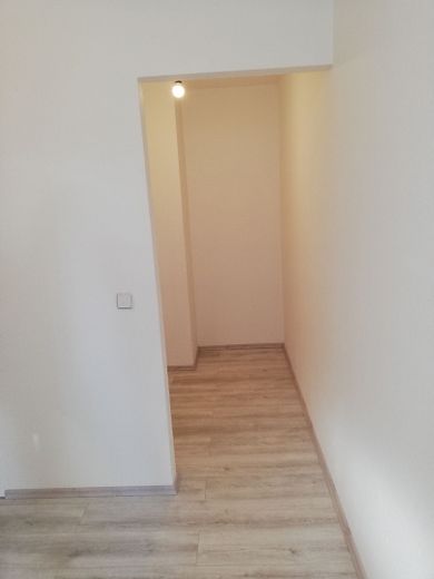 Traumhafte helle 2,5 Zimmer-Wohnung mit Einbauküche – Flur