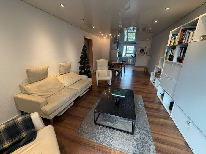 Ruhiges Wohnen ganz oben: Gepflegte 3-Zimmer-Wohnung mit Süd-West-Balkon & Tiefgarage – Photo 6