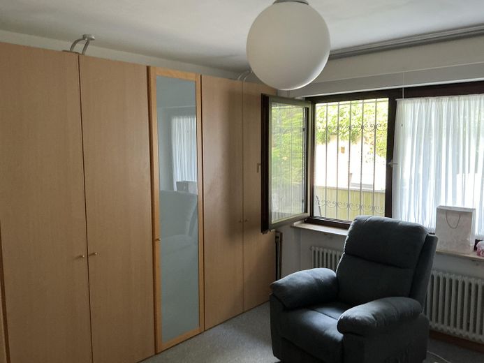 Emplacement privilégié au calme ! Appartement-terrasse de 4 pièces à FR-Neuburg – Großes Schlafzimmer