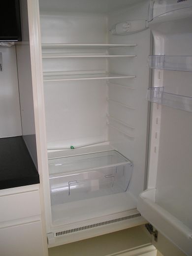 großer Kühlschrank m. Gefrierf