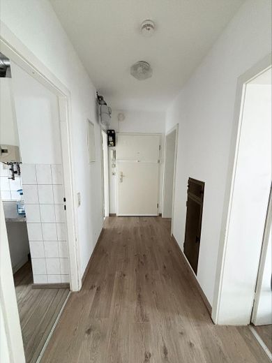 3-Zimmer-Wohnung mit Balkon in Stuttgart-Ost – Flur