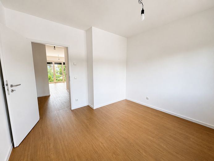 Erstbezug im Neubau! Moderne 2-Zimmer Wohnung mit QNG-Plus Siegel und Einbauküche! – Schlafzimmer
