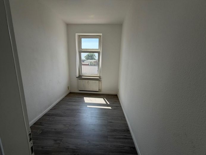 Erstbezug nach Sanierung: helle 3-Zimmer Altbau Whg. mit EBK im Herzen der Stadt – Schlafzimmer