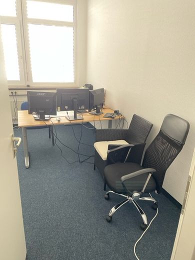 günstiger Büroraum in Gemeinschaftsbüro im Industriegebiet Leonberg an der Autobahn – Büro 6