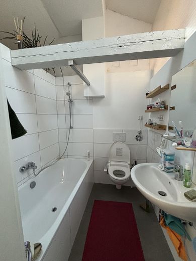 Luminoso apartamento ático junto a Paulinenplatz – Bad