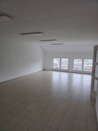 Freundliche und neuwertige 3,5-Raum-Dachgeschosswohnung mit geh. Innenausstattung in Aßlar – Foto 2