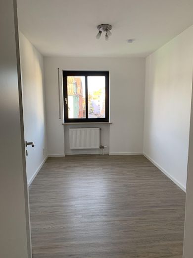 Piękne 3-pokojowe mieszkanie z kuchnią i łazienką oraz balkonem w Pfersee – Zdjęcie 11
