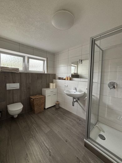 VHB  Attraktives 1–Familienhaus und großem Garten und traumhafter Aussicht sowie Doppelgarage – Foto 13