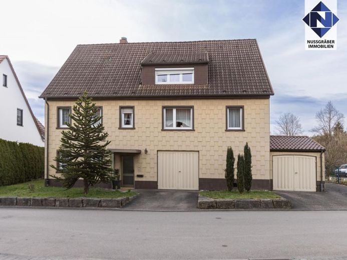 Spacieuse maison intergénérationnelle de 11 pièces avec une grande cour et un vaste jardin – Photo 1
