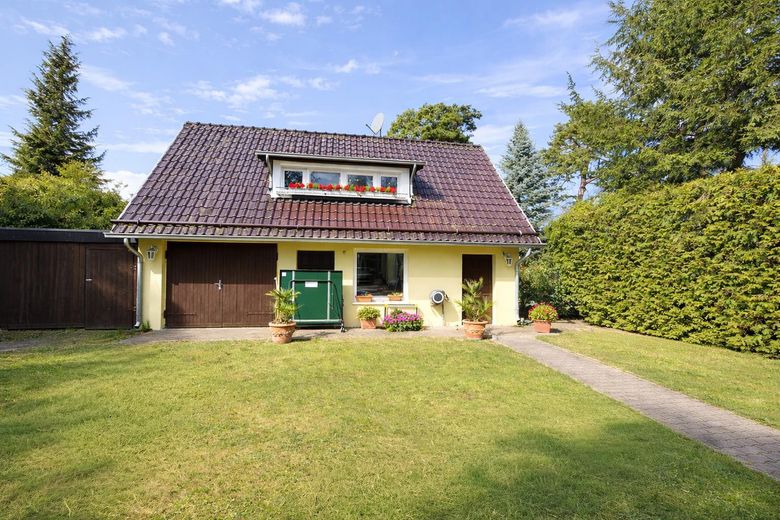 Studiohaus mit Garage