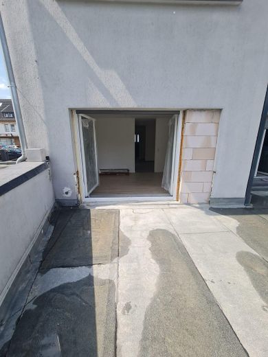 ERSTBEZUG NACH SANIERUNG – MODERNE 2-ZIMMER-WOHNUNG MIT GROSSER TERRASSE UND EINBAUKÜCHE – Foto 12