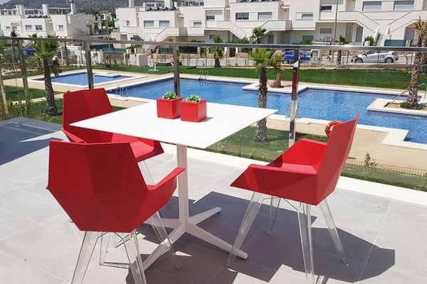 Attraktive und komfortable 3-Zimmer-Obergeschoss-Wohnungen mit Gemeinschaftspool in Golfanlage