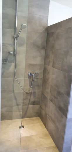 tolle 3 Zimmer Dachgeschosswohnung – Dusche