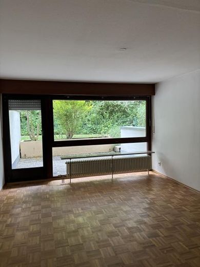 Geräumige 3 1/2 Zimmer Wohnung zu  verkaufen – Wohnzimmer