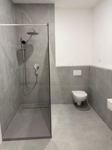 Erstbezug nach Kernsanierung! 5-Schlafzimmer-Wohnung in zentraler Lage von Pforzheim-Brötzingen – Großes Bad