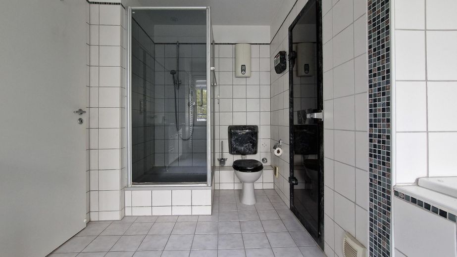 Großzügige Maisonette mit Wellnessbereich im Herzen von Opladen - provisionsfrei – Bad 4.OG