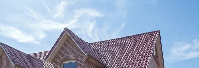 Modernes Zuhause mit geschütztem Garten, großer Terrasse und viel zusätzlichem Platz – Aussenansicht