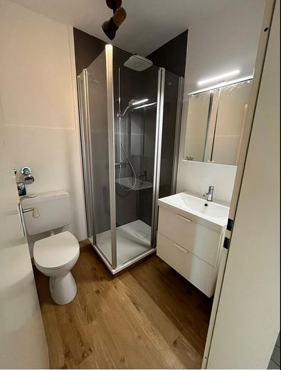 6,5 % Bruttorendite: Vermietete 2-Zimmer-Wohnung mit neuem Bad in Bremerhaven – provisionsfrei – Duschbad