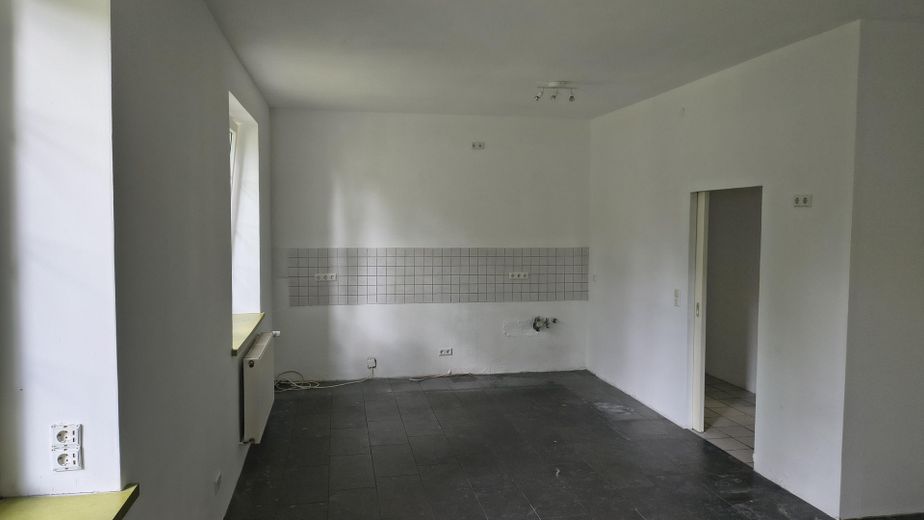 Große, bezugsfertige Wohnung - 6,5 Zimmer + 3 Stellplätze – Foto 6