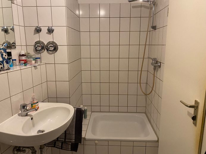 Tolle 3-Zimmer-Wohnung mit Aufzug+Balkon+Tiefgarage in Karlsruhe – Badezimmer