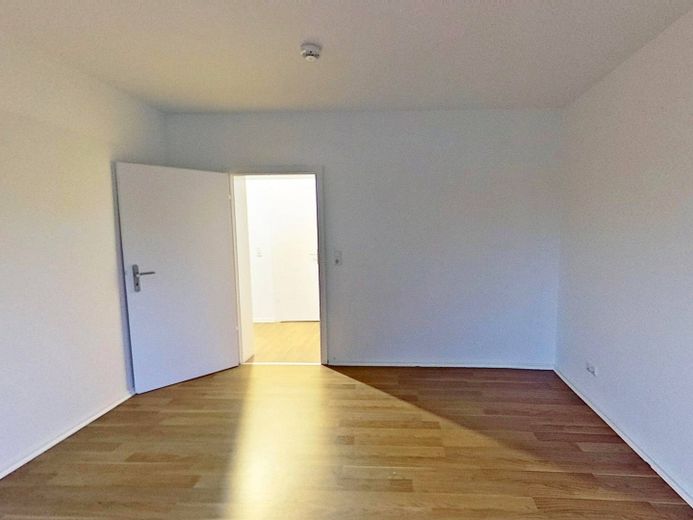 BALKONLU ve gün ışığı alan banyolu geniş 3 odalı daire – Ansicht II: Schlafzimmer I