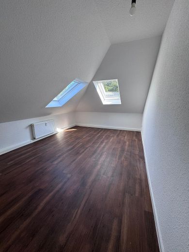 frisch sanierter 5 - Zi DG-Wohntraum mit Fernblick und Gartenanteil in einer Villa – Foto 9