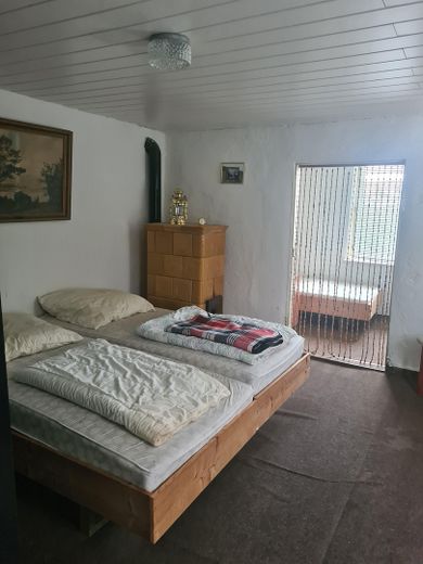 Investmentchance auf Rügen: Mehrfamilienhaus + ca. 3.087 m² Grundstück, Wasser-/Ostseenähe – Zimmer