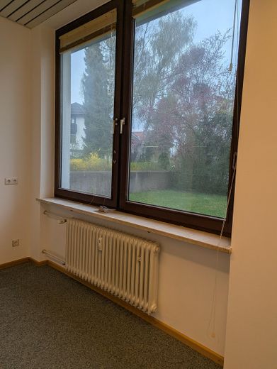 ##Exklusives Laden-/Bürolokal (56 m²)# in Germering: Top-Frequenzlage am "Kleinen Stachus" – abgesperrter Garten